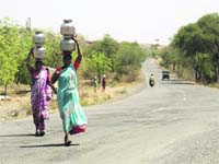 Precious water: People of drought-hit Jalna and Beed areas in Maharashtra have to travel miles in search of water