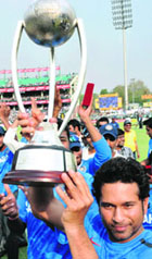 Sachin Tendulkar holds aloft the Border-Gavaskar Trophy.