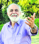 Thespian MK Raina, who was in Bathinda to present his play Buhe Barian on Monday.
