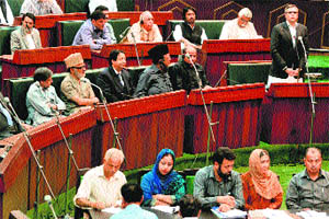  The Chief Minister on Monday stated in the Assembly that Hizb man Liyaqat Shah was returning to Kashmir to surrender under the rehabilitation policy.