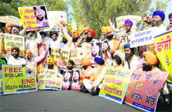 Members of the Shiromani Akali Dal (Panch Pardhani) take out a protest march against the hanging of Davinderpal Singh Bhullar in Bathinda on Saturday.