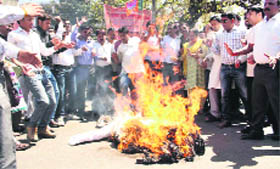 Bharatiya Janata Yuva Morcha workers burn an effigy of the state government in Dehradun on Sunday.