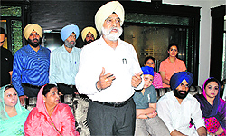 Former Mayor Jaspal Pardhan addresses mediapersons in Patiala on Sunday