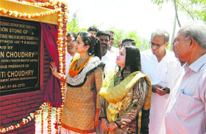 Public Health Engineering Minister Kiran Choudhry lays the foundation stone of a sewerage project at Bhiwani on Monday as MP Shruti Choudhry looks on . 