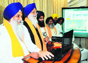 Akal Takht Jathedar Giani Gurbachan Singh (left) and SGPC president Avtar Singh Makkar (2nd from left) launch the website in Amritsar on Monday. 