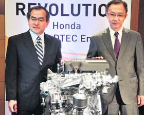 Honda Siel Cars India president & CEO Hironori Kanayama (R) and Honda Motor Co managing officer Yoshiyuki Matsumoto unveiling the firms new 1.5 litre diesel engine in New Delhi on Tuesday