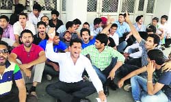 Members of the Students Organsiation of Panjab University stage a dharna in front of the UIET Directors office at Sector 25, Chandigarh, on Tuesday. A Tribune photograph