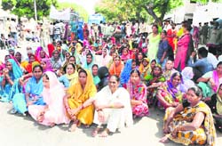 Up in arms: Residents of Colony No. 5 block the road separating sectors 44 and 45 to press for their demands in Chandigarh on Tuesday. tribune photo: parvesh chauhan