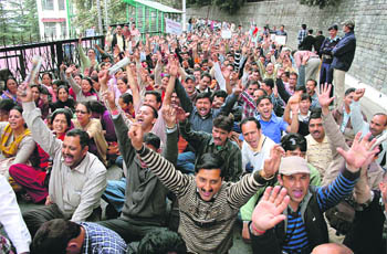 A file photo of employees protesting outside the Vidhan Sabha, Shimla.