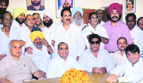 In charge of the Doaba region of the Congress Tarlochan Singh Soondh discusses the plan regarding the proposed rally of the PPCC president on Ambedkar Jayanti with other party leaders in Jalandhar on Thursday.