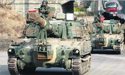 South Korean soldiers move to conduct a military training in Paju near Seoul on Thursday.  Reuters