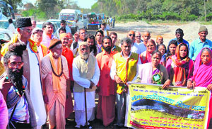 Saints from Matra Sadan, Prof GD Aggarwal and people from Himalayan valleys take part in the Ganga Aviralta Chintan Yatra in Haridwar on Friday. 