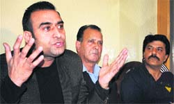 Dr Nisar-ul-Hassan, president, Doctors Association Kashmir, along with members of the JKCDA addresses a press conference in Srinagar on Friday. Tribune photo: Amin War