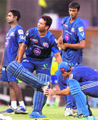 Ricky Ponting checks Sachins spikes during the net session