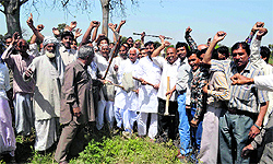 Members of the Kisan Sangharsh Samiti hold a protest in Haridwar on Saturday