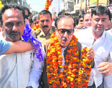 JKPCC chief Saifuddin Soz being welcomed by party supporters at the Congress office in Jammu on Saturday. 