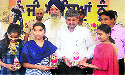 Chief Parliamentary Secretary Sarup Chand Singla felicitating the meritorious students of Shaheed Jarnail Singh School in Guru Nanankpura, Bathinda, on Sunday