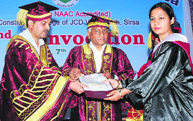 Former Army Chief General VK Singh gives away degrees to students at the JCD College of Education in Sirsa on Sunday.
