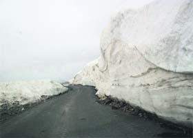 A view of the road from Mehendinagar to Baralacha Pass in the Lahaul valley