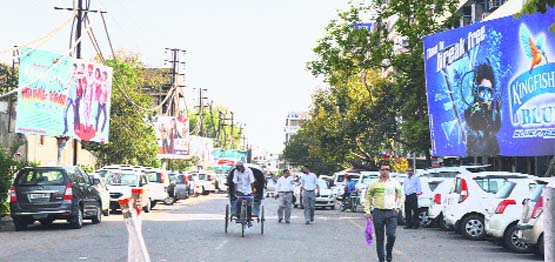 Vehicles parked in a haphazard manner in the Feroze Gandhi market; and (below) in the Bhadaur House area in Ludhiana on Monday. Photos: Inderjeet Verma