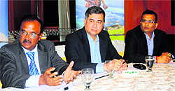 Vijaye Houlder (MTPA), Vinith G and Gangan Sharma (from Air Mauritius)