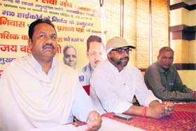 Jai Singh, president of the Bharatiya Jan Sewa Manch, addresses mediapersons in Dehradun on Wednesday