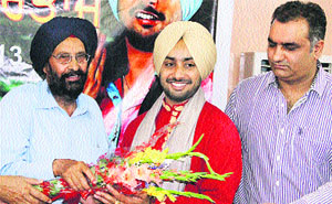 Members of the Punjabi Jagriti Manch honour Punjabi singer, Satinder Sartaaj during a function in Jalandhar on Wednesday. 