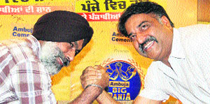 Lakwinder Singh (left), general secretary of the Arms Wrestling Foundation and Arun Sharma, Jalandhar head of Ambuja Cements at a mock competition on the launch of Big Panja Championship in Jalandhar on Wednesday. 