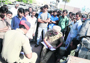 Policemen record the statement of a relative of Motilal in Ludhiana on Wednesday.