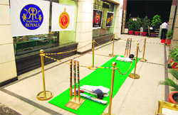 HK Clark's Inn offers discounts on food and beverages during IPL in Amritsar. 