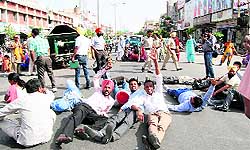 Members of the Sakharta Prerak Union holding a demonstration in Bathinda on Thursday