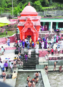 Devotees take a dip at Ramkund temple in Mendhar.