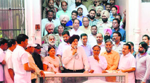 Mayor Harcharan Singh Gohalwaria addresses protesting MC drivers in Ludhiana on Thursday.