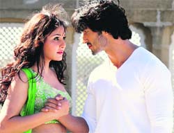 LOVE AND WAR: Pooja Chopra & Vidyut Jamwal