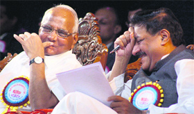 Union Agriculture Minister Sharad Pawar and Maharashtra CM Prithviraj Chavan at a conference in Thane on Saturday.
