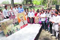 Pratima Raksha Samman Samiti members pay tributes to the martyrs on the anniversary of the Jallianwala Bagh massacre in Karnal on Saturday
