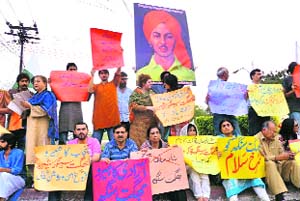Progressives in Lahore defied fundamentalists threats and came out to remember Bhagat Singh on March 23