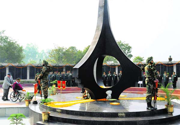 A veteran soldier comes on a wheelchair to pay tribute to the martyrs at War Memorial, Bougainvillea Garden, Sector 3, Chandigarh. Tribune photo: Parvesh Chauhan 