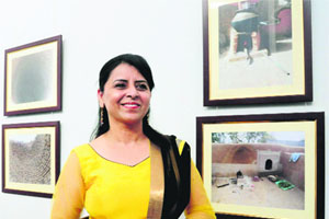 Daljit Kaur with her photographs