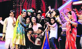 Coated with laughter: Ragini with the contestants Of Indias Best Dramebaaz