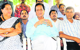 Harmohan Dhawan addresses mediapersons at Sector 9 in Chandigarh on Monday. 