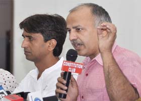 Spokesperson for the Aam Aadmi Party Manish Sisodia (R), along with Kumar Vishwas (L), address a press conference in New Delhi on Monday