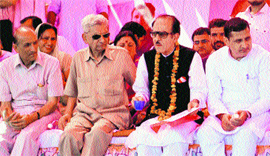 Congress state chief Saifuddin Soz addresses a party meeting at Hiranagar in Kathua district on Monday.