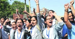 Students of BCM School shout slogans against the MC in Ludhiana on Monday. Tribune photo: himanshu Mahajan 
