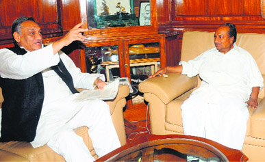 Chief Minister Vijay Bahuguna at a meeting with Union Defence Minister AK Antony in New Delhi on Tuesday.