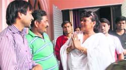 Rajni Rawat, the BSP candidate for the mayoral post, during canvassing in Dehradun on Wednesday. Tribune photo: Vinod Pundir