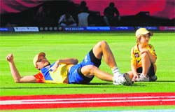 Dirk Nannes takes a break from practice with his son at the Ferozeshah Kotla ground in New Delhi on Wednesday. Tribune photo: Manas Ranjan Bhui