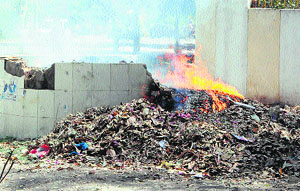 Burning garbage in a dump causes smoke in the Cantonment area, resulting in problems for commuters as well as residents in Amritsar;
