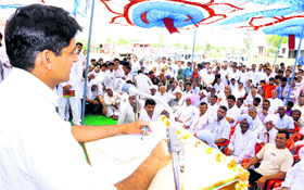 MP Deepender Hooda addresses a public meeting at Madana Khurd village in Jhajjar.