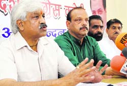 Chairman of the Uttarakhand Congress Coordination Committee for the civic bodies' elections Dinesh Agarwal addresses a press conference in Dehradun on Friday. Tribune photo: Vinod Pundir